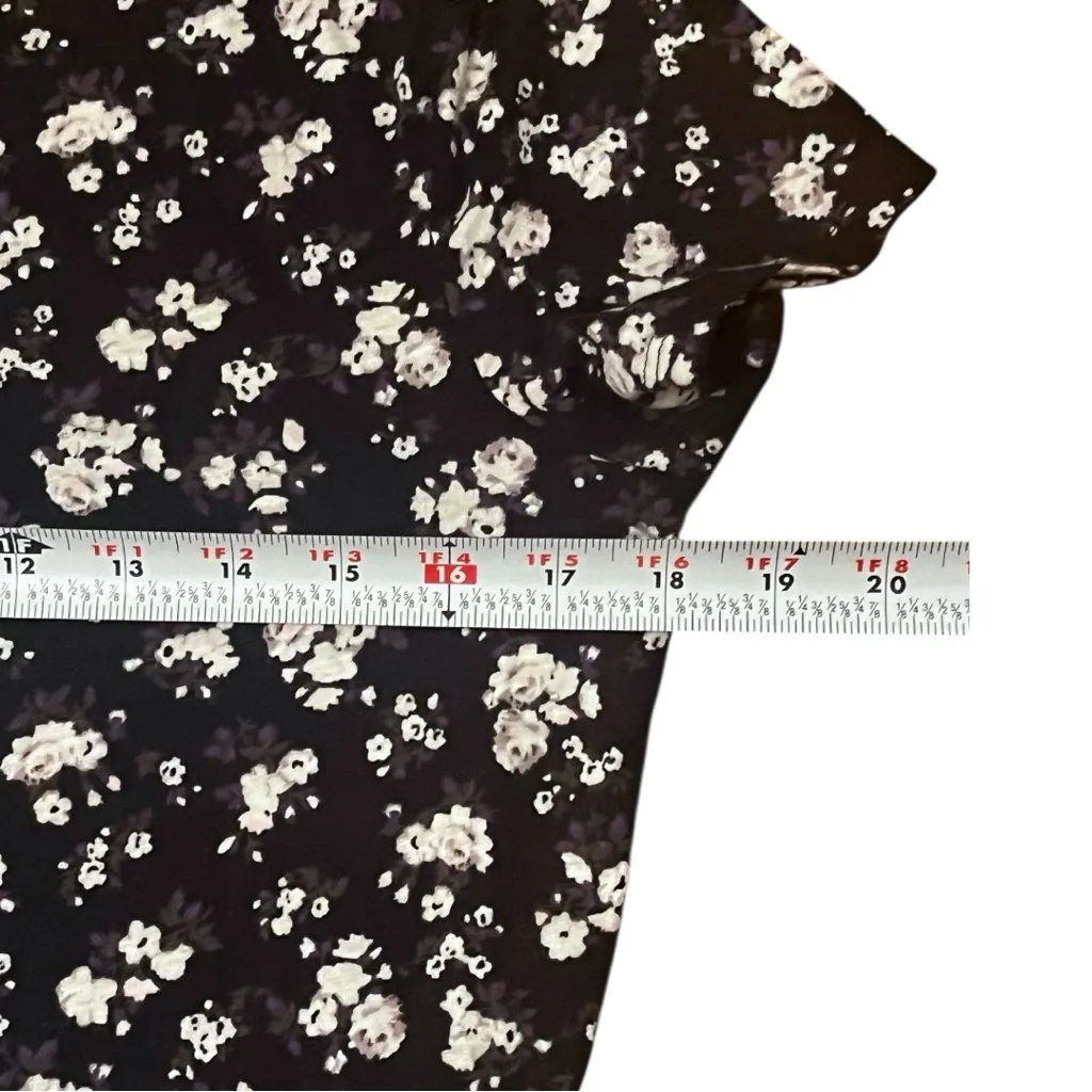 Victoria’s Secret PINK V Neck Black White Floral T‎ Shirt Size Small Preppy - Image 7