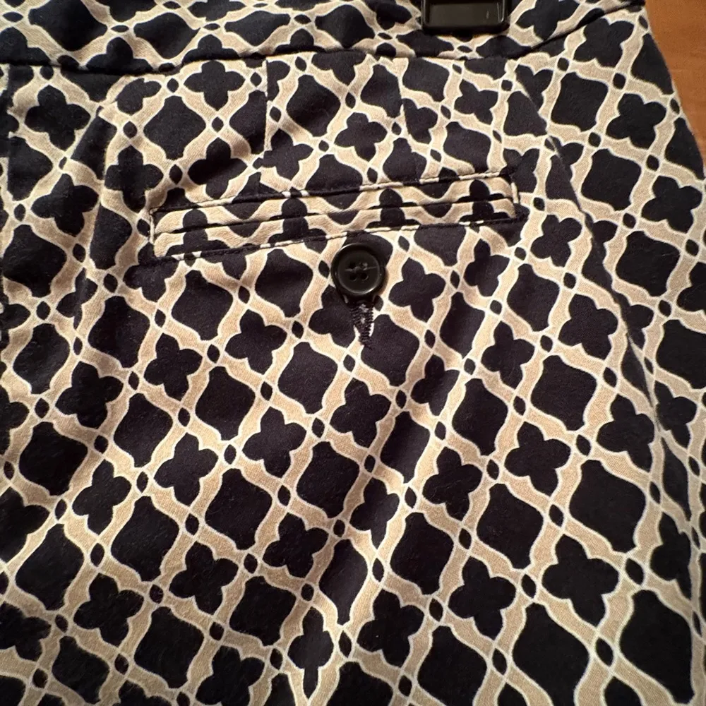 Laundry By Shelli Segal Black and Tan Cropped Pants - Image 8