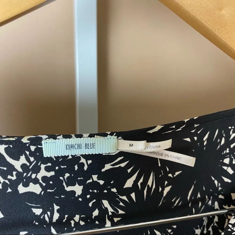 Urban Outfitters Kimchi Blue Medium 100% Silk Boho Abstract V Neck Flowy Dress - Image 6