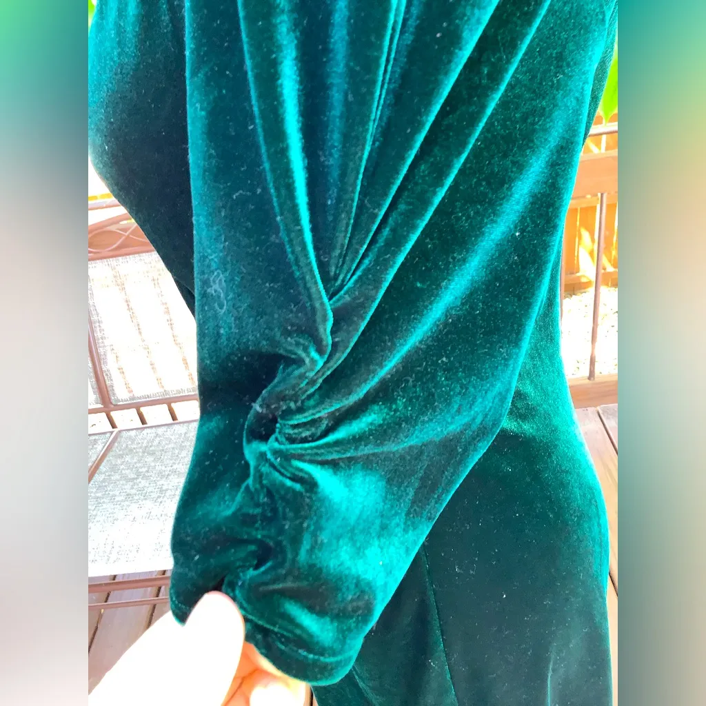 Pretty velvet dress 💚💚💚 - Image 10