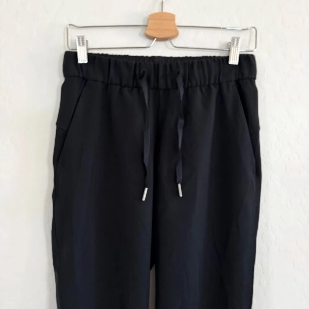Lululemon On The Fly Crop Woven 23" in Black Size 4 - Image 7