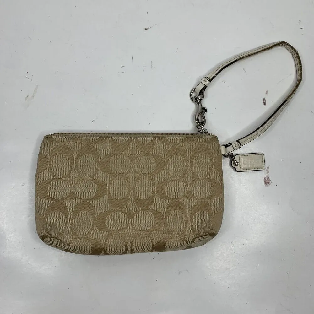 Coach Wristlet Wallet Signature C Tan Beige White Trim Zippy Includes Fob - Image 10
