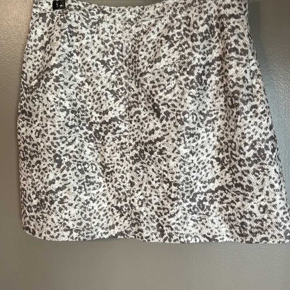 Free People Leopard Print Faux Leather Skirt Size 8 - Image 4