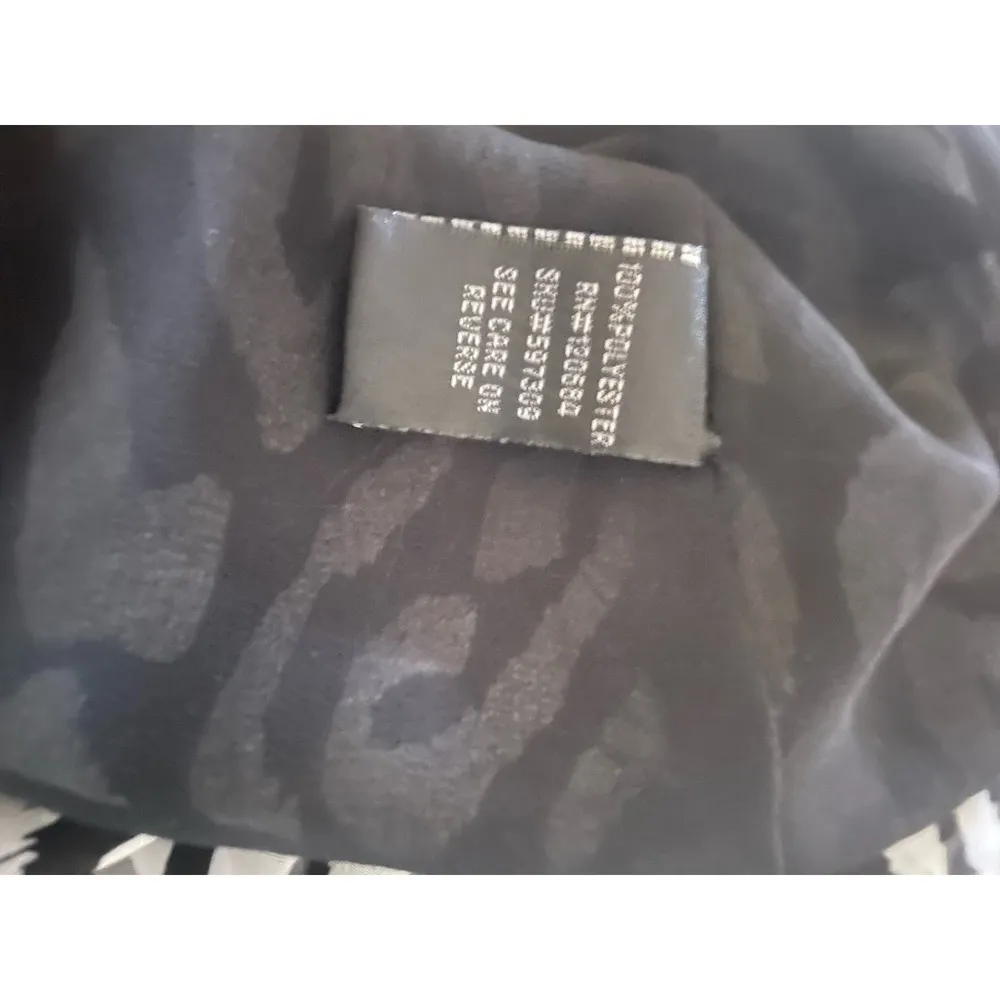 Torrid , Size L, L/S Chiffon Blazer in B/W Sheer Print $28, B50 - Image 5