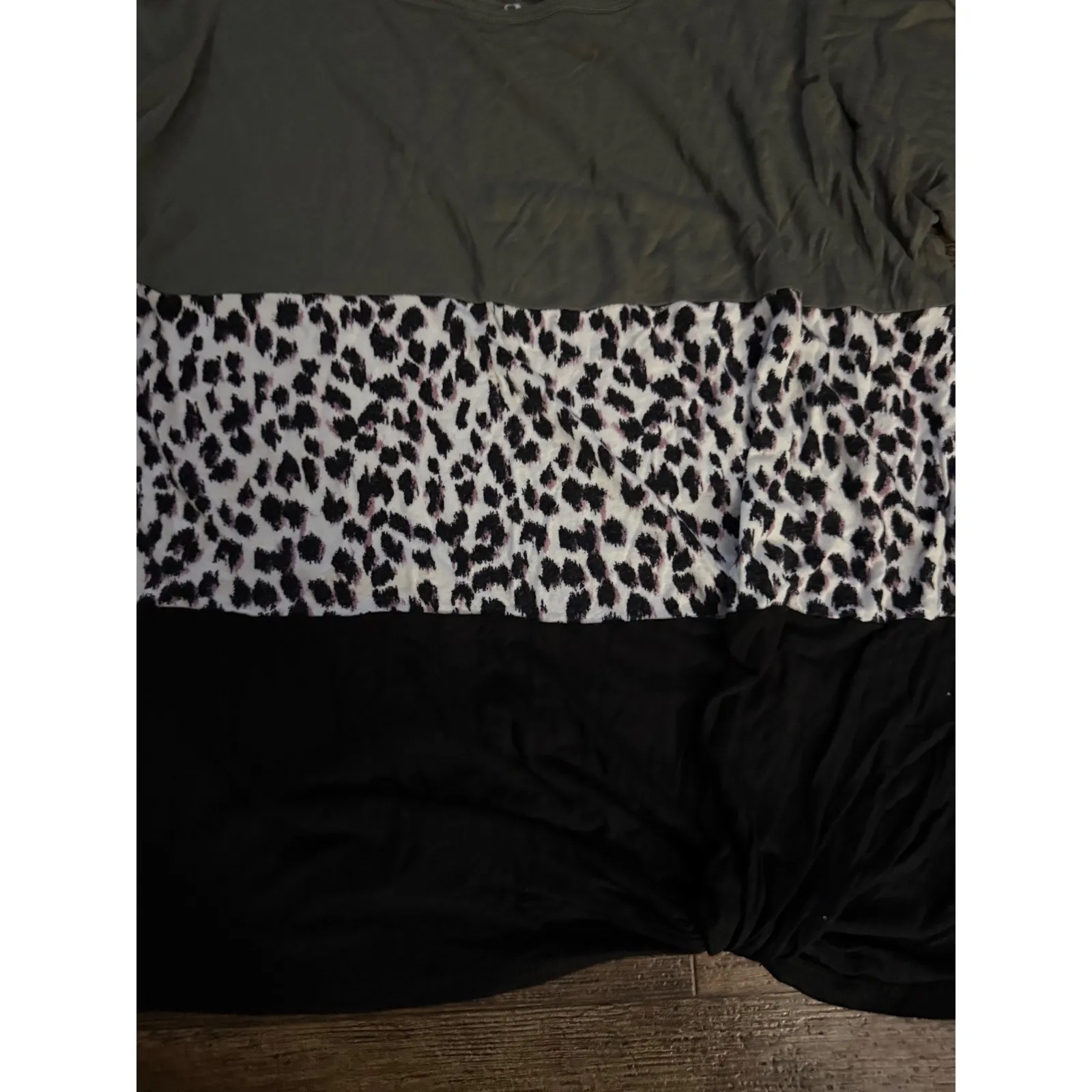 24/7 by Maurices Women's XS Olive‎ Green Black Leopard Print Twist Hem Top - Image 4