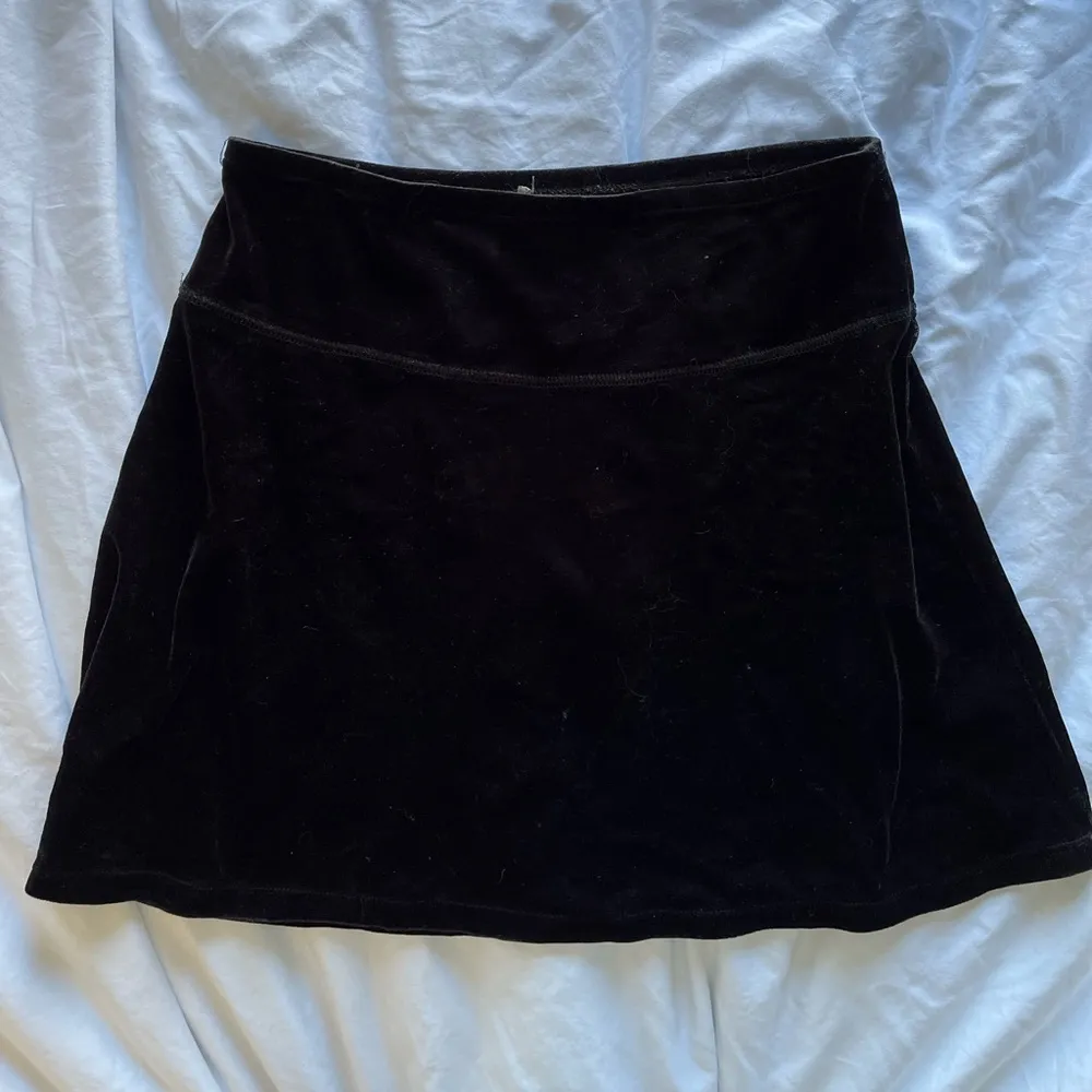 Black velvet mini skirt - Image 2