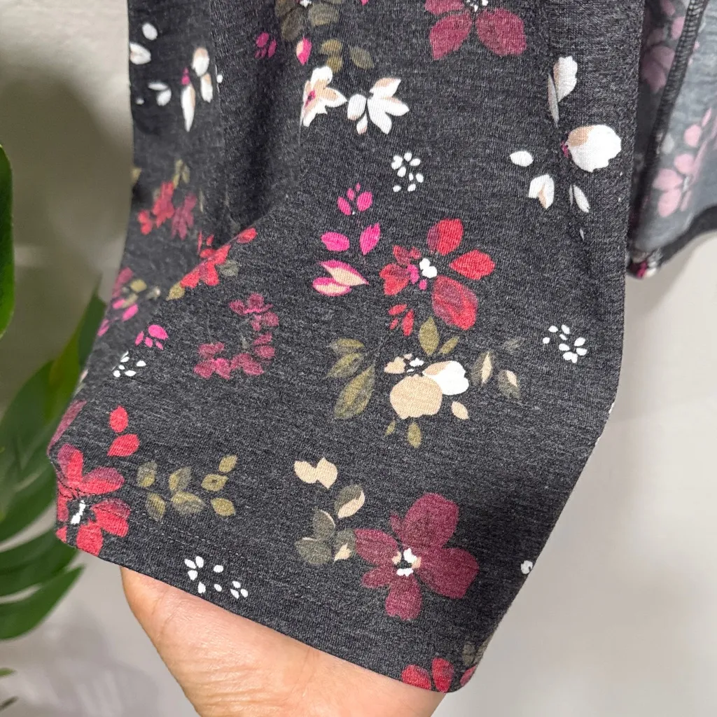 NWT Lane Bryant Floral open front Cardigan - Charcoal Gray Red plus size 26/28 - Image 4