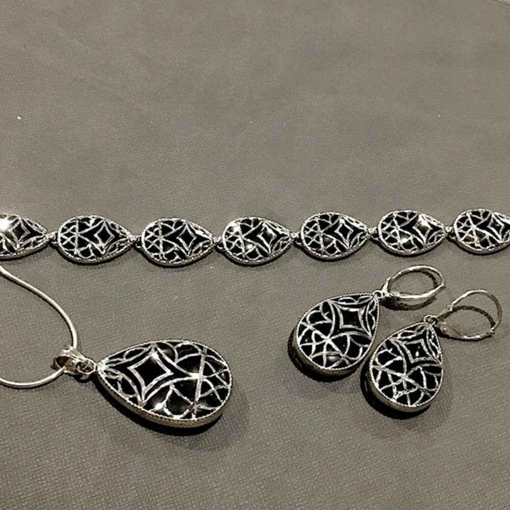 Black Onyx and Sterling Silver Filigree Drop Earrings - Image 8