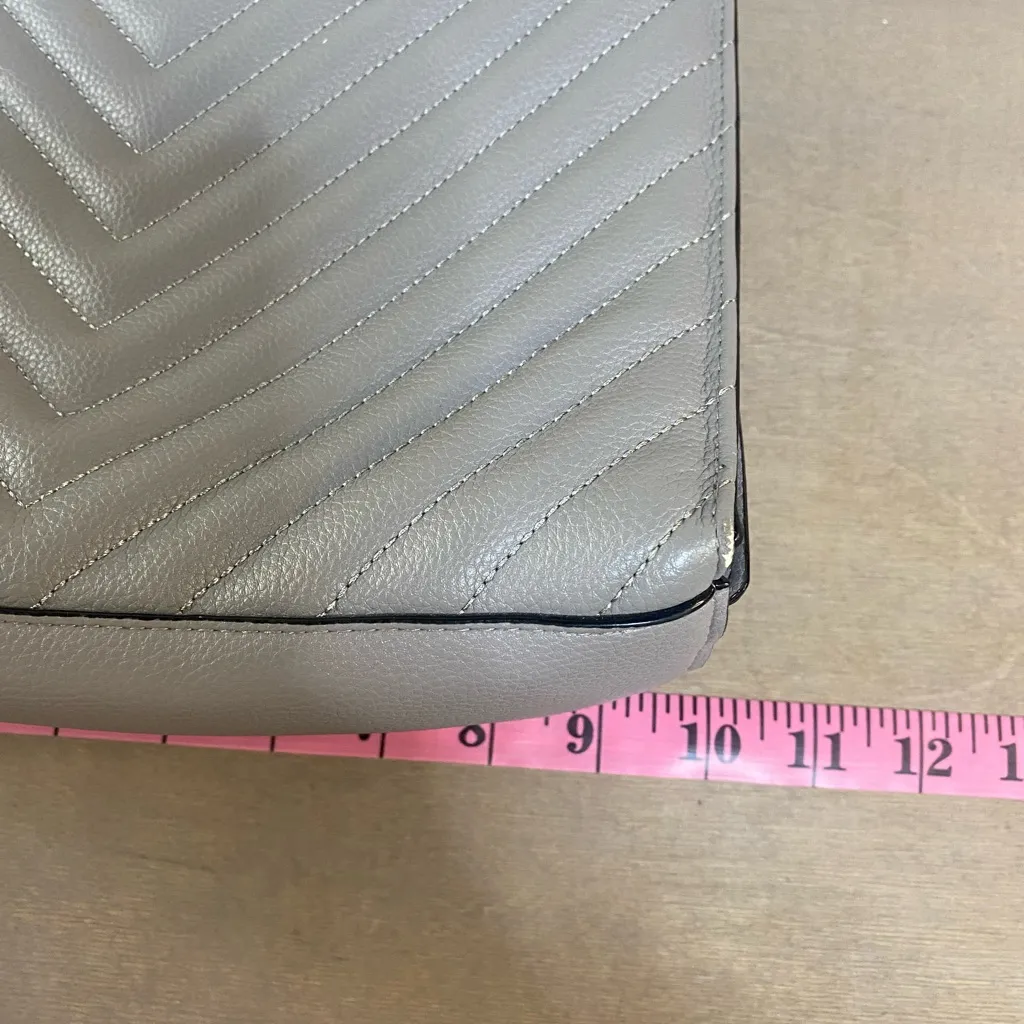 Victorias Secret pebbled V‎ quilted handbag, satchel, purse expandable, gray - Image 12