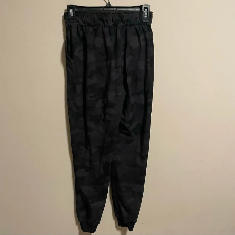 Lululemon Stretch High-Rise Jogger *Full Length
Heritage 365 Camo- Size 4 - Image 7