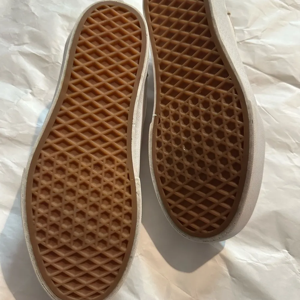 Vans Women's Pink and Cream Sneakers - Image 10