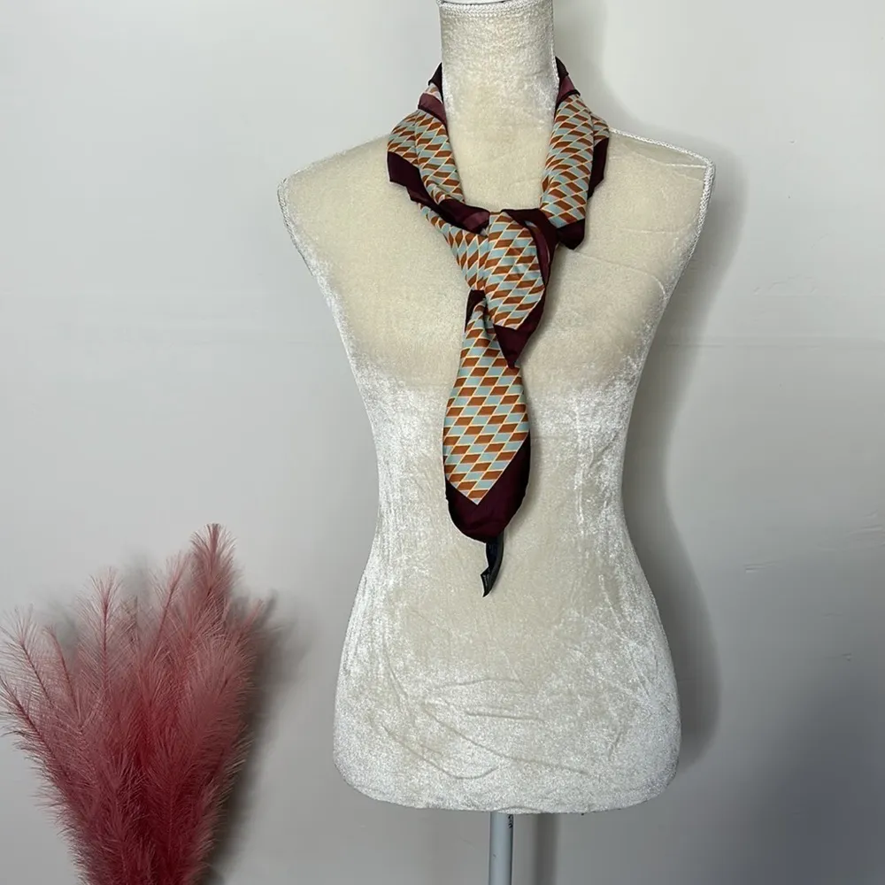 ZARA  • printed satin effect medium size square scarf - Image 9