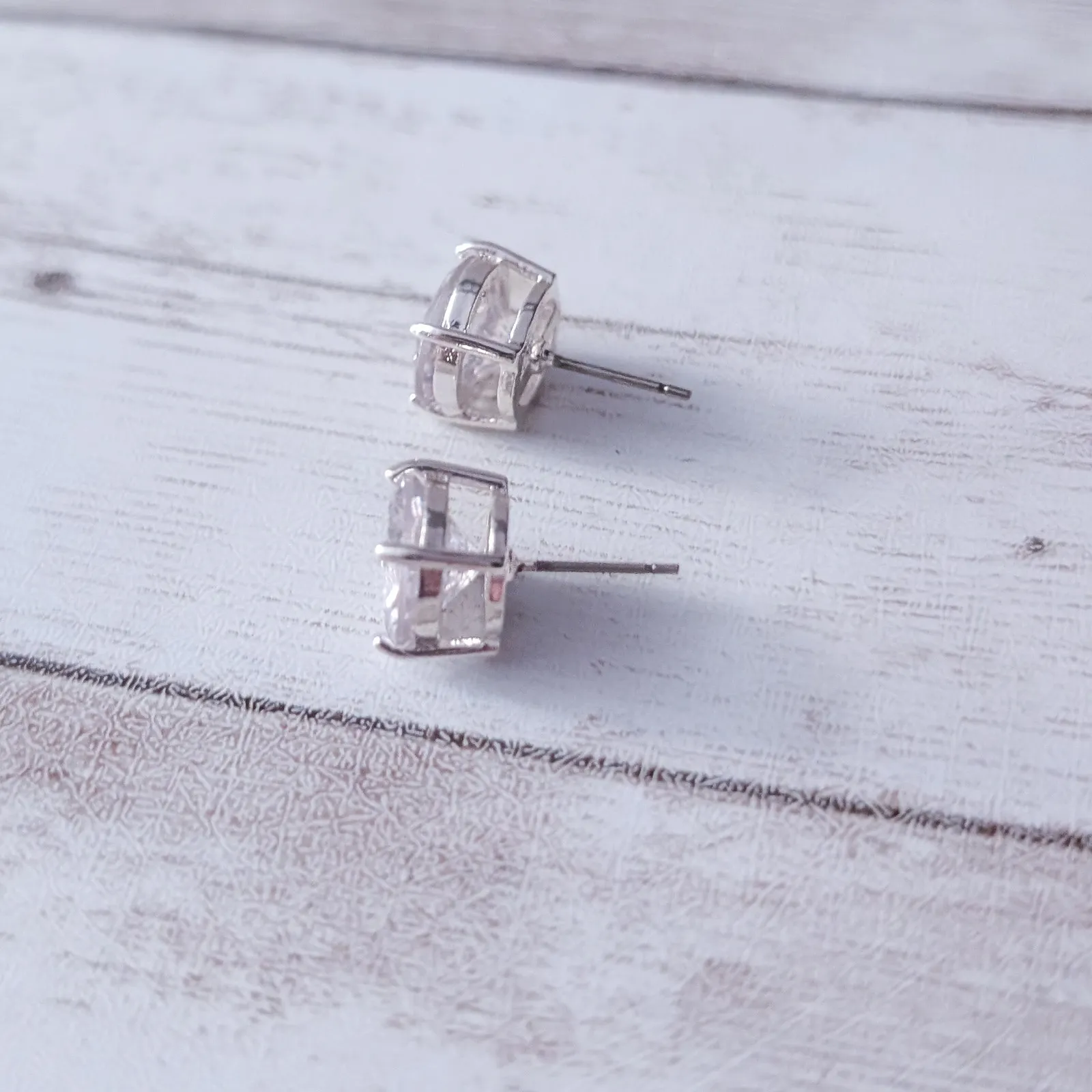 3/8" Clear Gem & Silver Tone Stud Earrings - Image 4