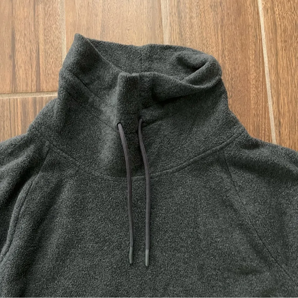 Old Navy pullover size L - Image 3