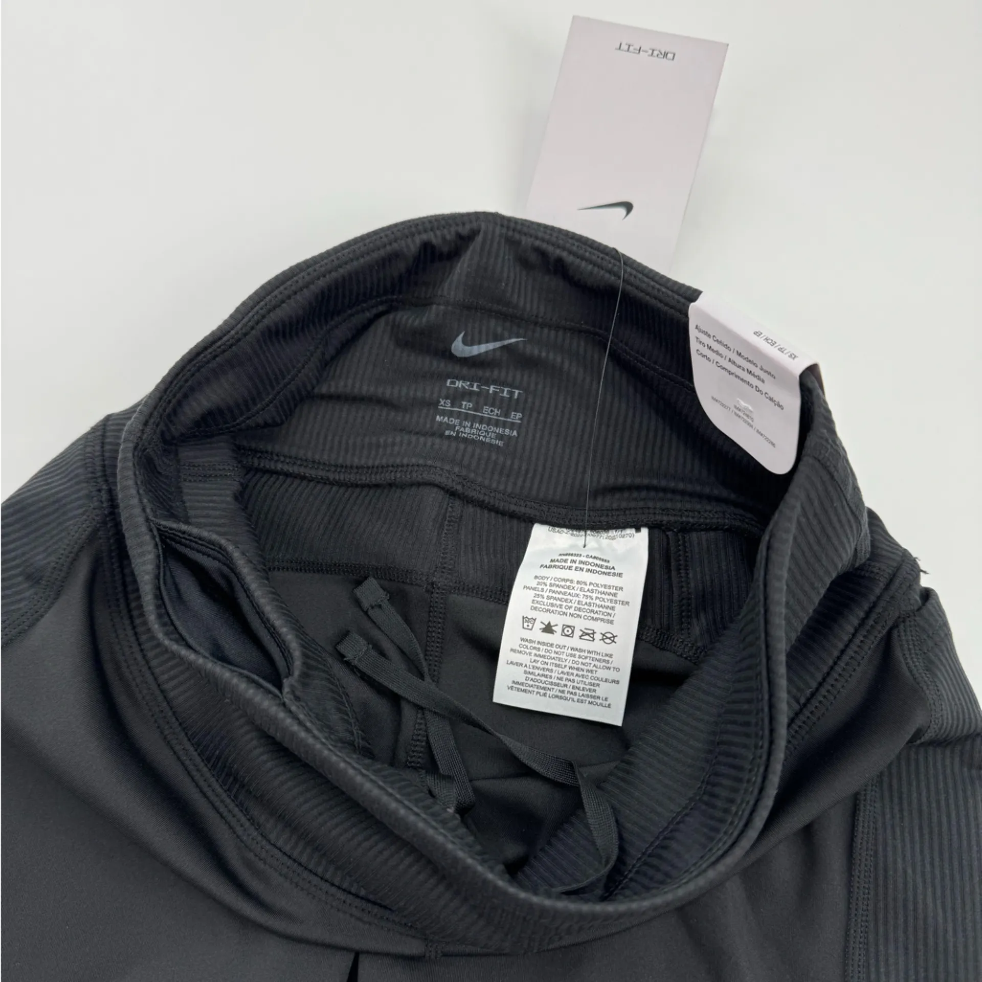 Nike Women's Tight Fit Mid Rise Ribbed Panel Biker Shorts Black Size XS NWT - Image 4