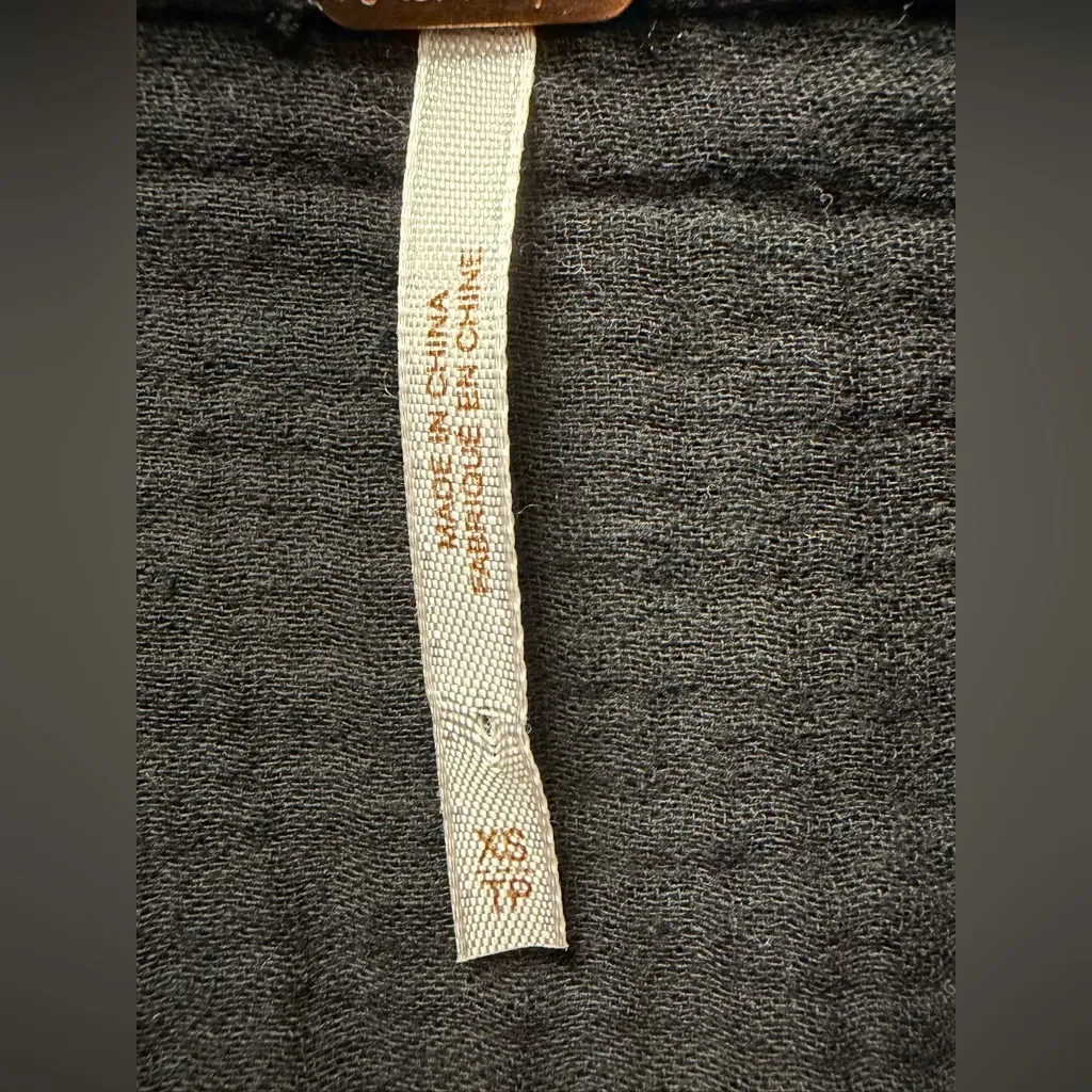 Free People Women's Sun streaks Tie Front long sleeve Black! Size XS! Oversized - Image 5