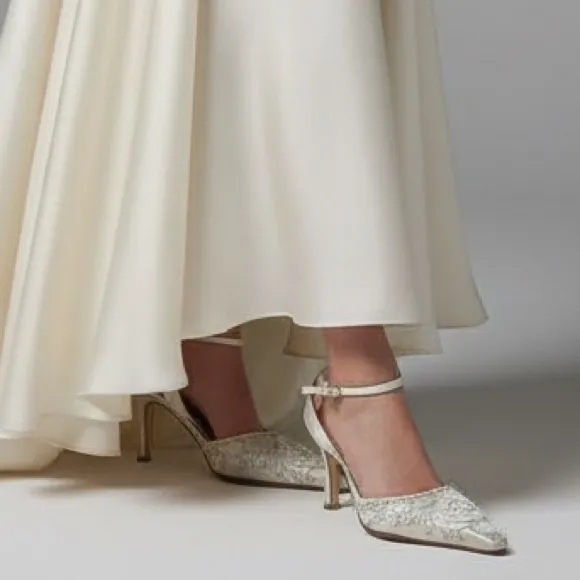 Caparros Vogue Wedding Heels Ivory White  Silk Sz 6.5M Embellished Bridal Shoes - Image 3