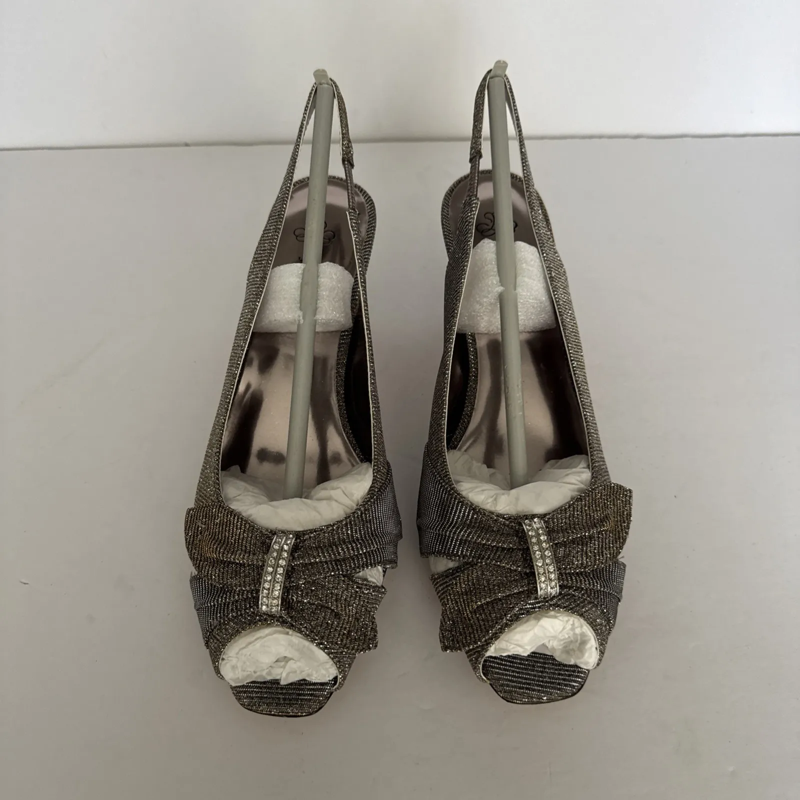 J Renee Heels Slader Dance Fabric Shimmery Pewter Kitten Heels Sling Back‎ 8 W Silver - Image 2