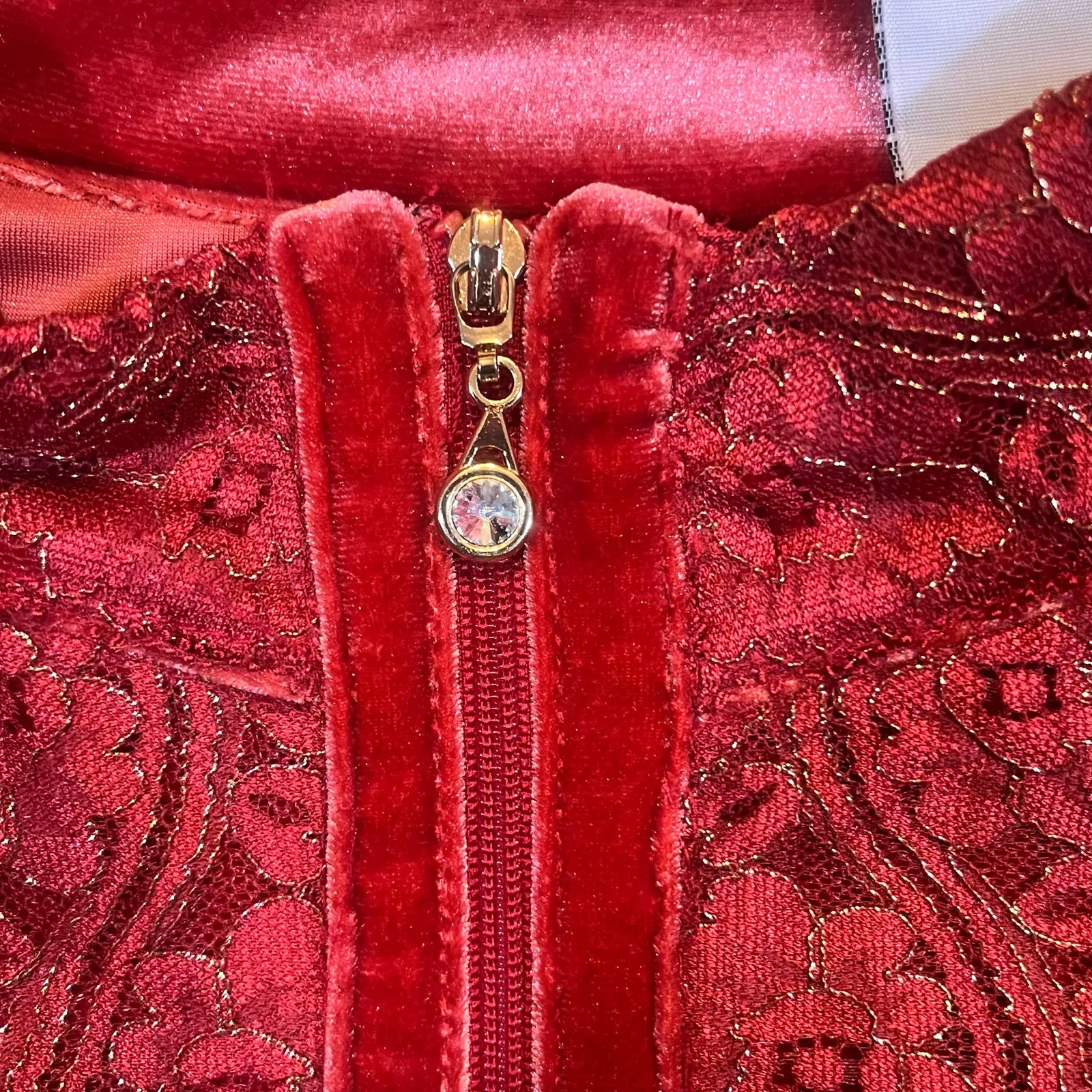 Vintage Jaclyn Smith XL Red Velvet Zip Jacket Lace Trim Holiday Glam Lounge Top - Image 5