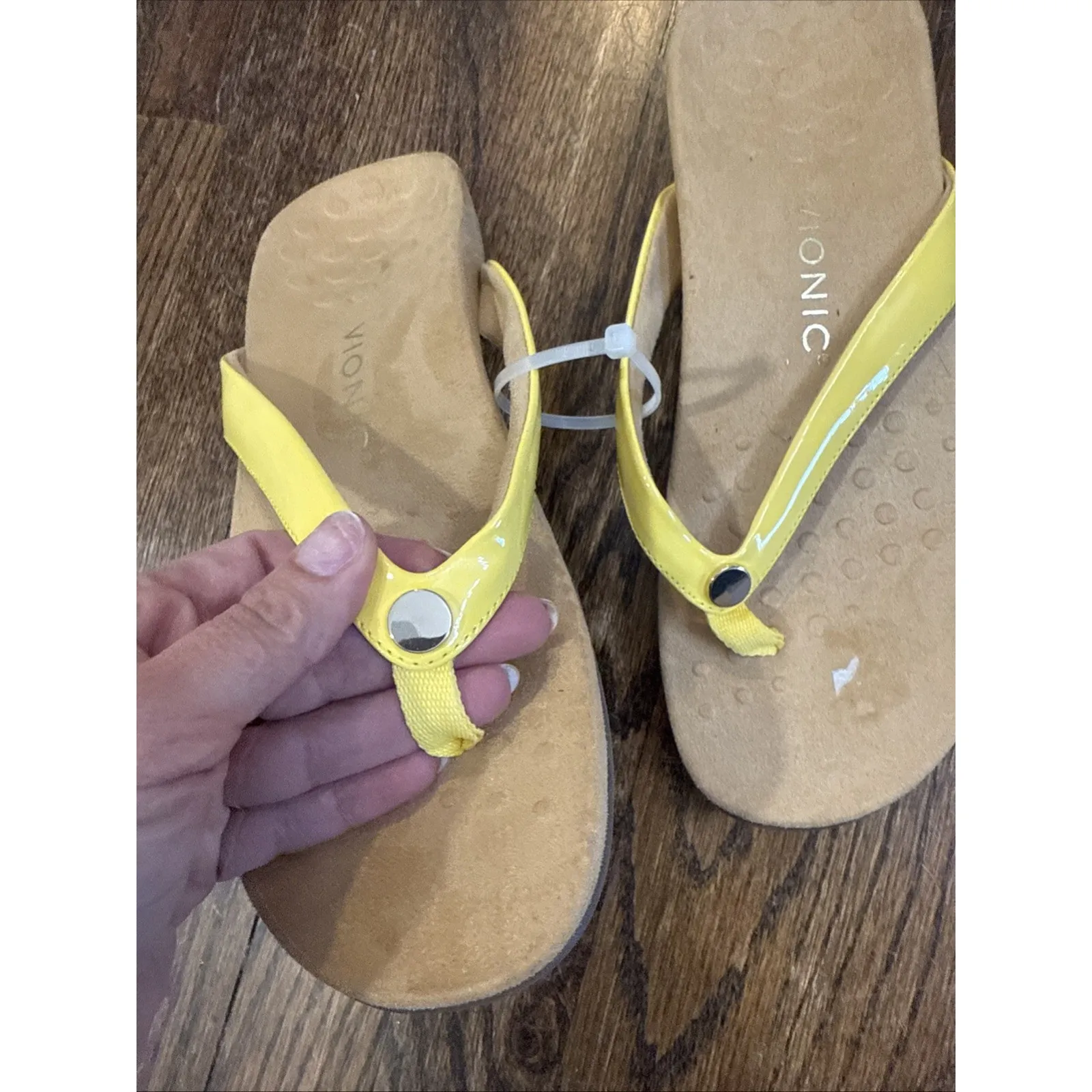 VIONIC Mona Yellow Thong Sandal Orthotic Comfort Flip Flop Women's Size 9 NWOT - Image 4