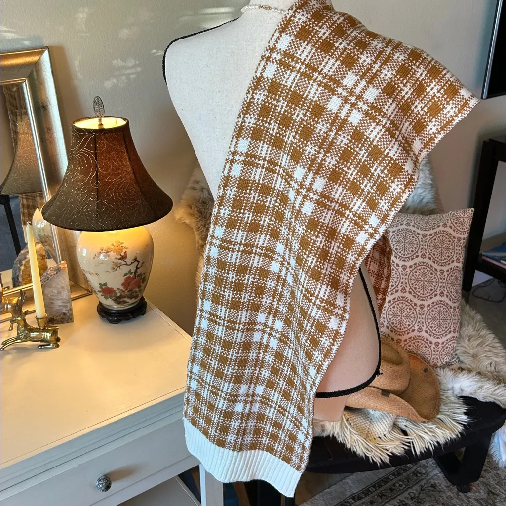 Timberland women’s white mustard plaid knitted scarf OS unisex - Image 5