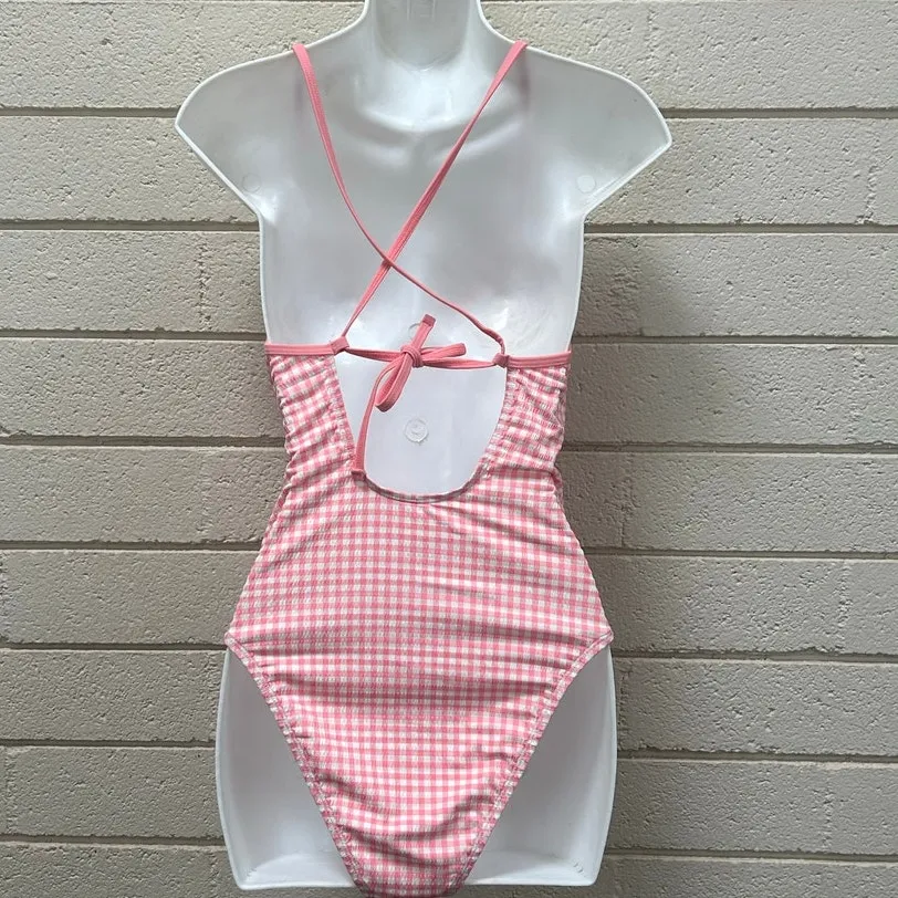 Cupshe Strawberries & Cream Gingham
One-Piece Swimsuit size S NWT - Image 8