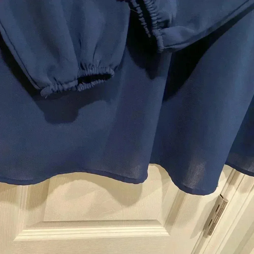 BloomChic Blue Black Velvet Floral Balloon Sleeve V Neck Ruffle Top Size 16 - Image 5