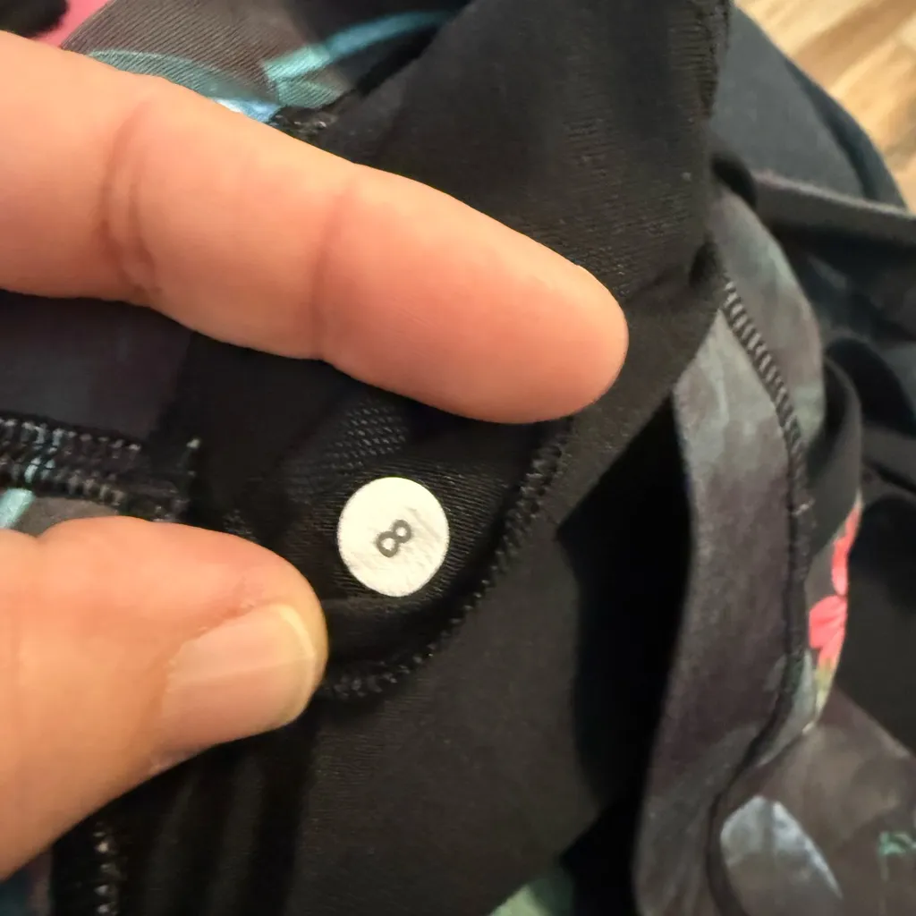 Lululemon Curious Jungle Multi / Black Energy Bra - Image 4