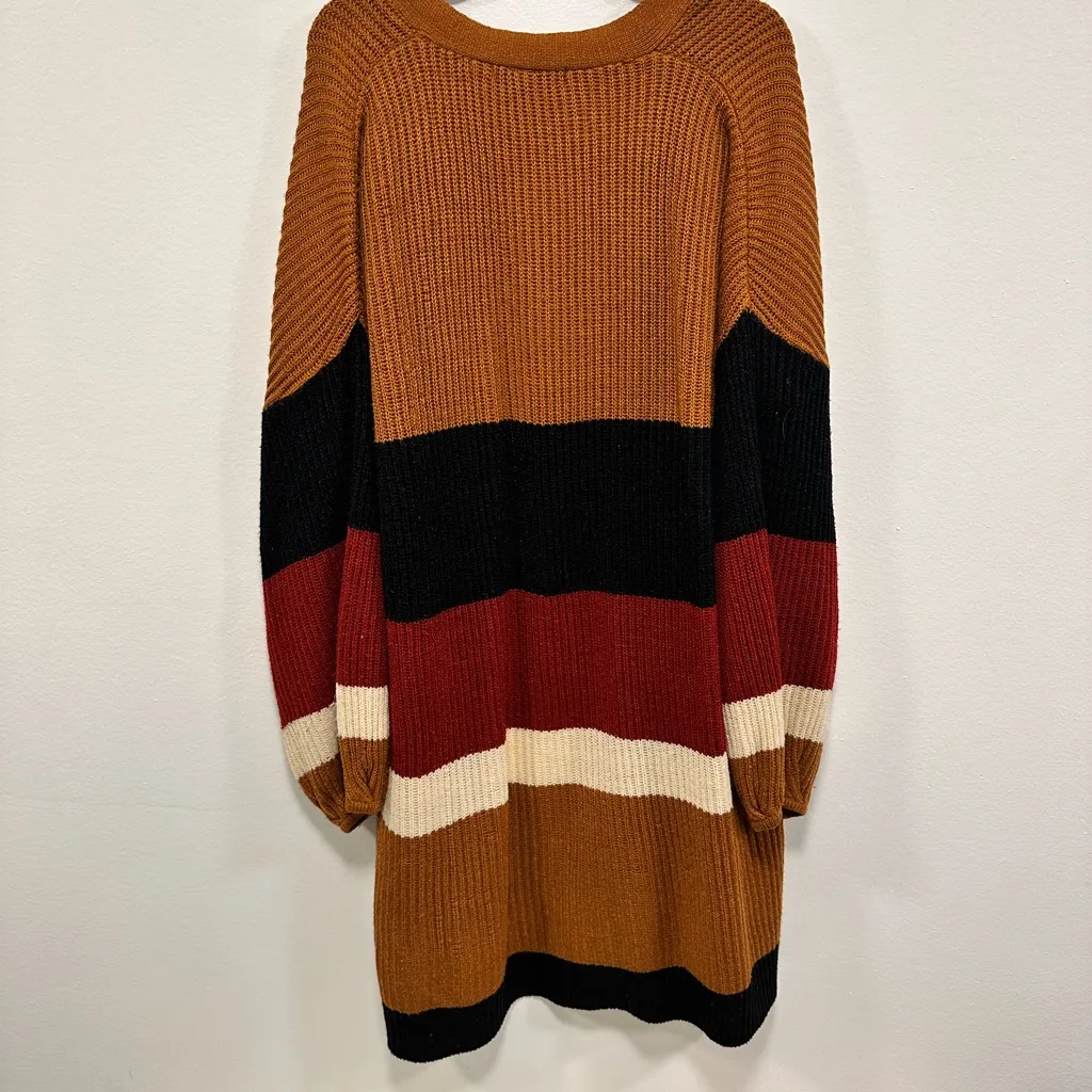 The buckle say what brand long color block cardigan and a women’s size medium! - Image 4