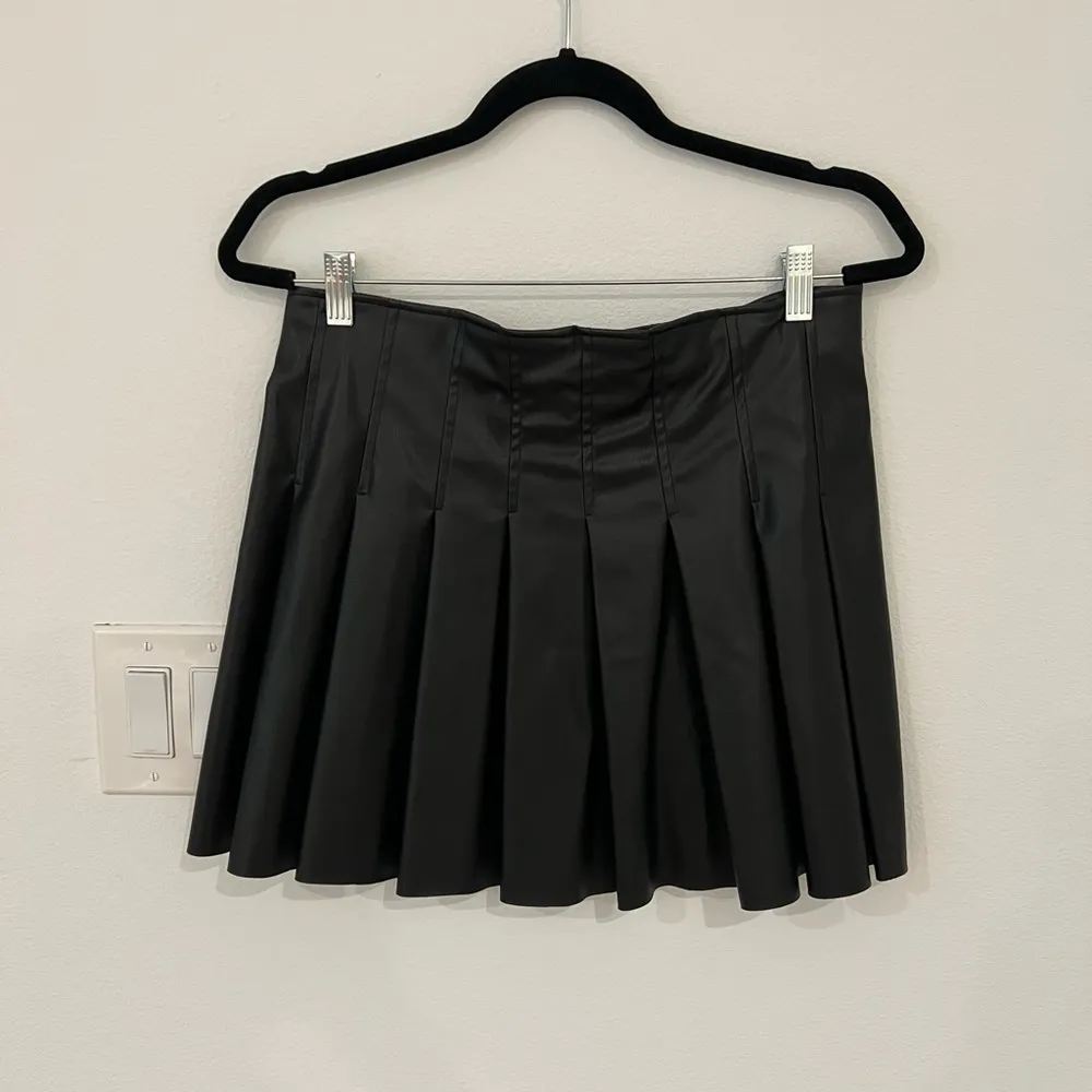 ZARA Leather Skirt with Zipper - Image 4