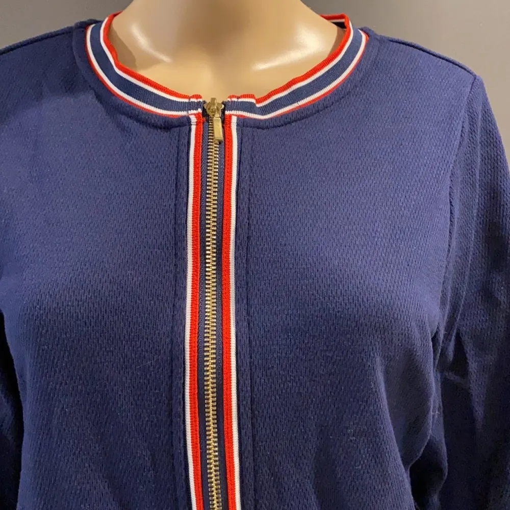 Light sweater zip jacket size Small - Image 2