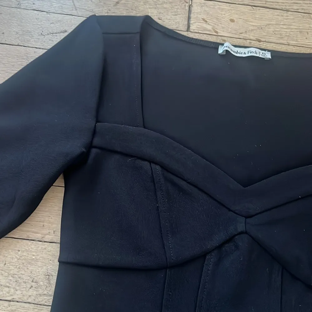 Abercrombie and Fitch Cropped Long Sleeve - Image 3