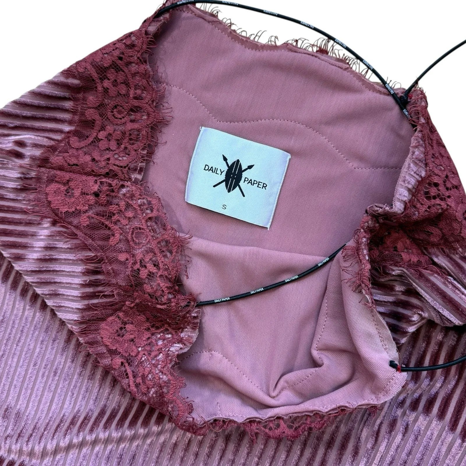 Daily Paper Pink Velvet Crop Top Size Small Cami Lace Trim Spaghetti Strap y2k Black - Image 3