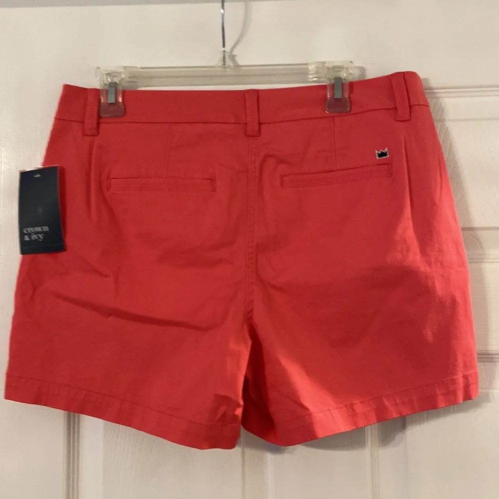 Crown & Ivy Women’s Shorts size 8 brand new 5” inseam two front pockets - Image 3