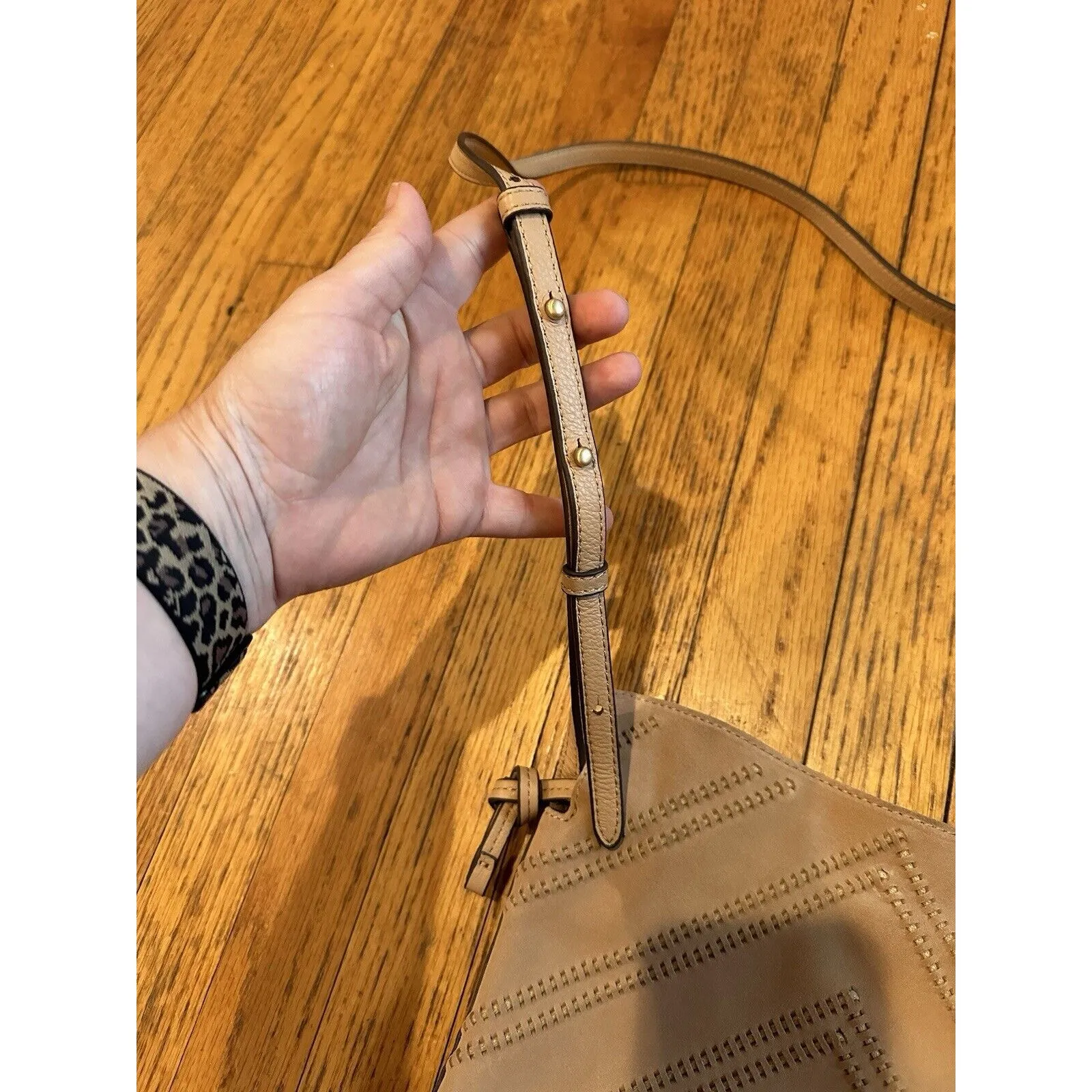 Vince Camuto Crossbody Bag Shoulder Leather Bag Tan EUC - Image 5