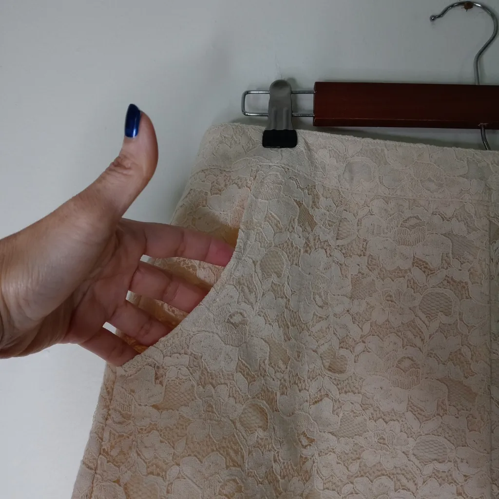 Tulle Highwaisted Women Lace Shorts Size 6 Tan - Image 2