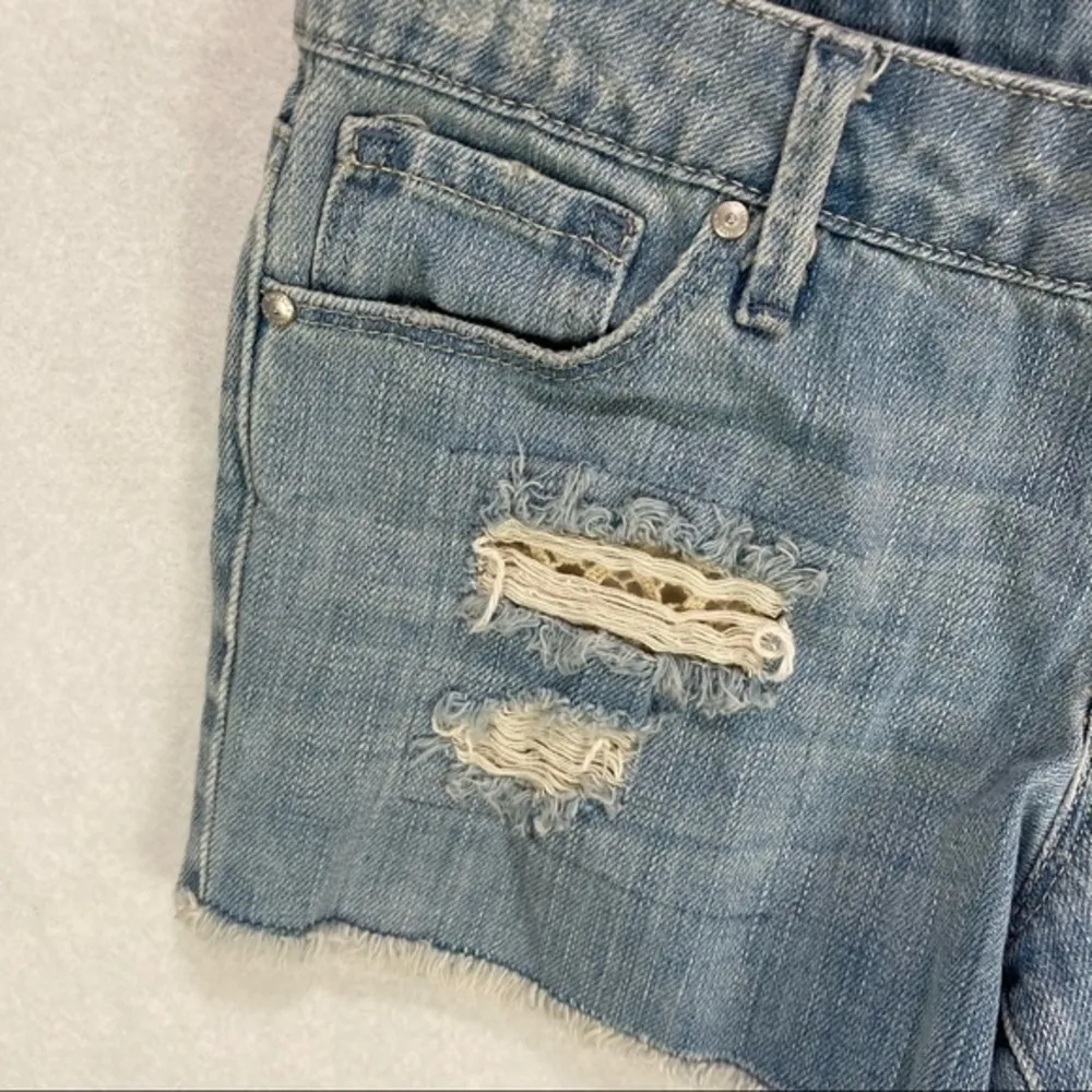 Jessica Simpson Light Wash Denim Cutoff Shorts‎ - Image 5