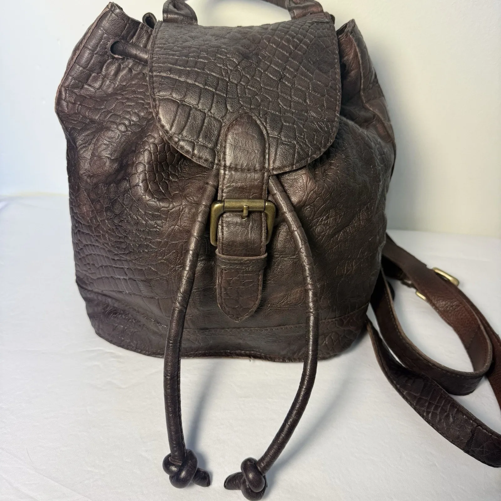 Free People 100%Sheep Leather Backpack Brown Croc Embossed Drawstring Buckle Bag - Image 3