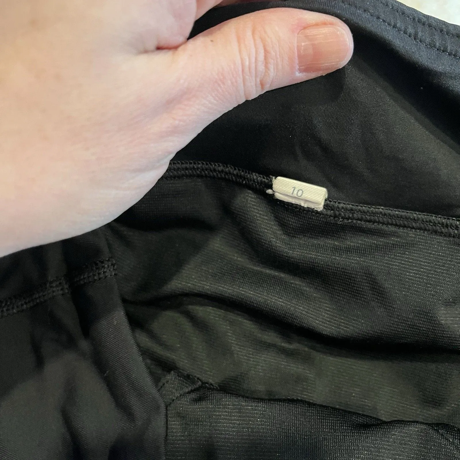 Lululemon Speed Up Shorts 3” inseam size 10 stretch EUC - Image 5