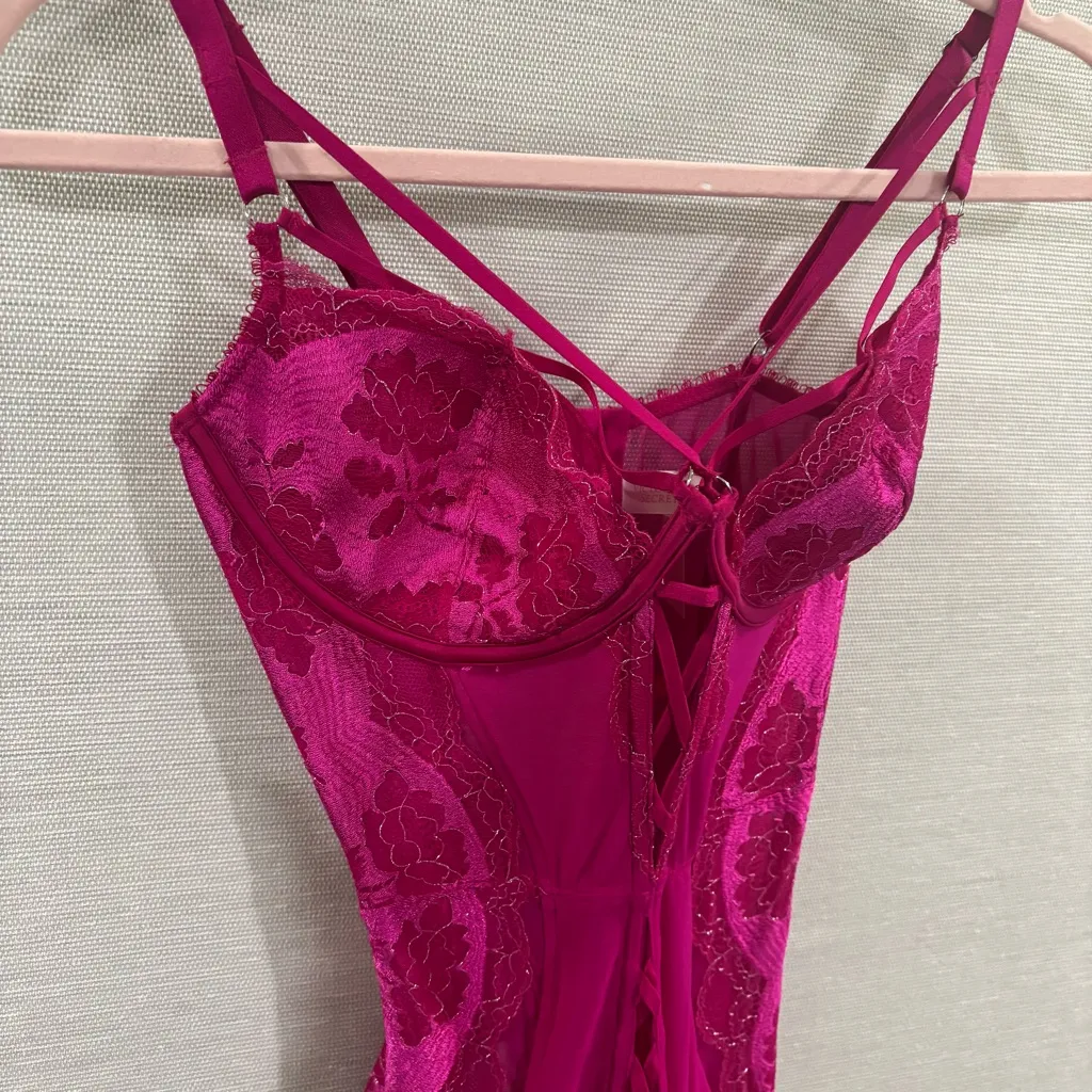 Victoria’s Secret Magenta Lace & Mesh Corset with Garter Straps Size 36D - Image 3