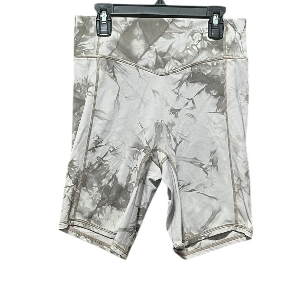 Balance Athletica/Vitality Rider Shorts in sea salt Size
Medium - Image 2