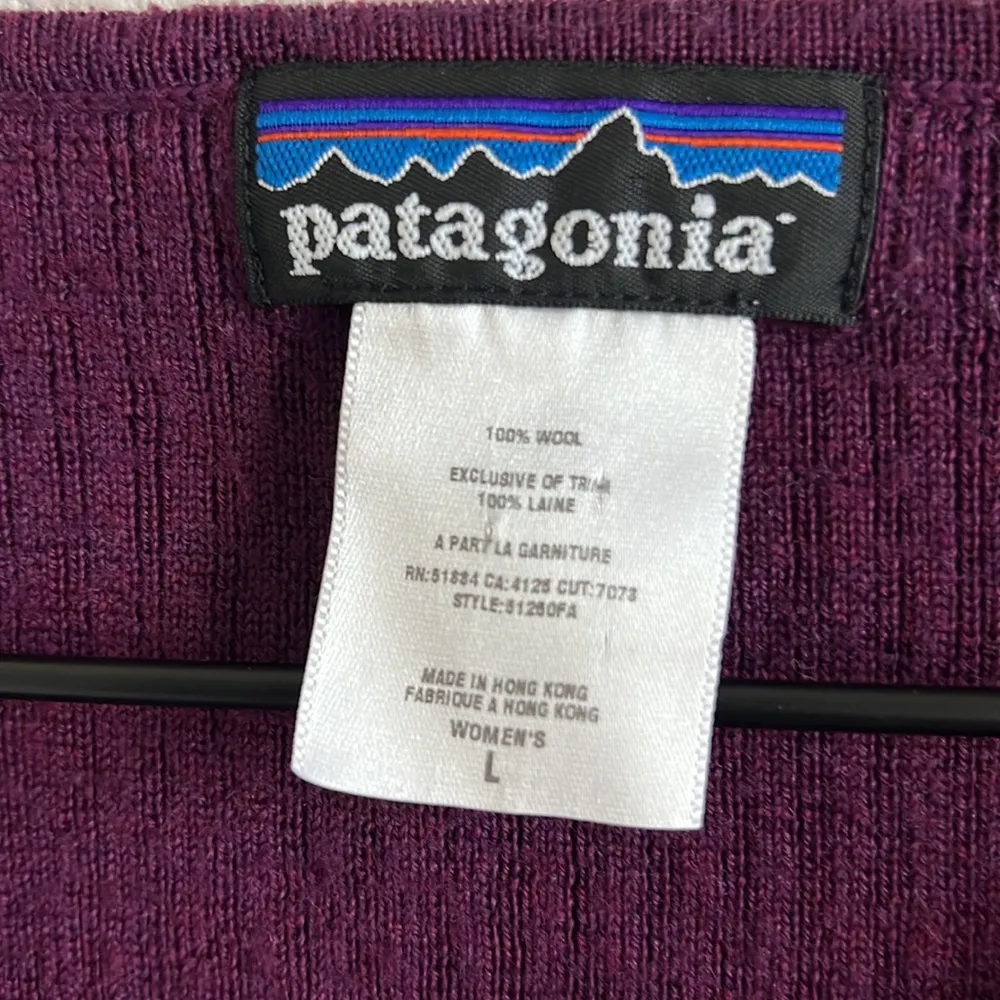 Patagonia 100% Wool Purple Eggplant V Neck Sweater Top Casual Athleisure Wool L - Image 3