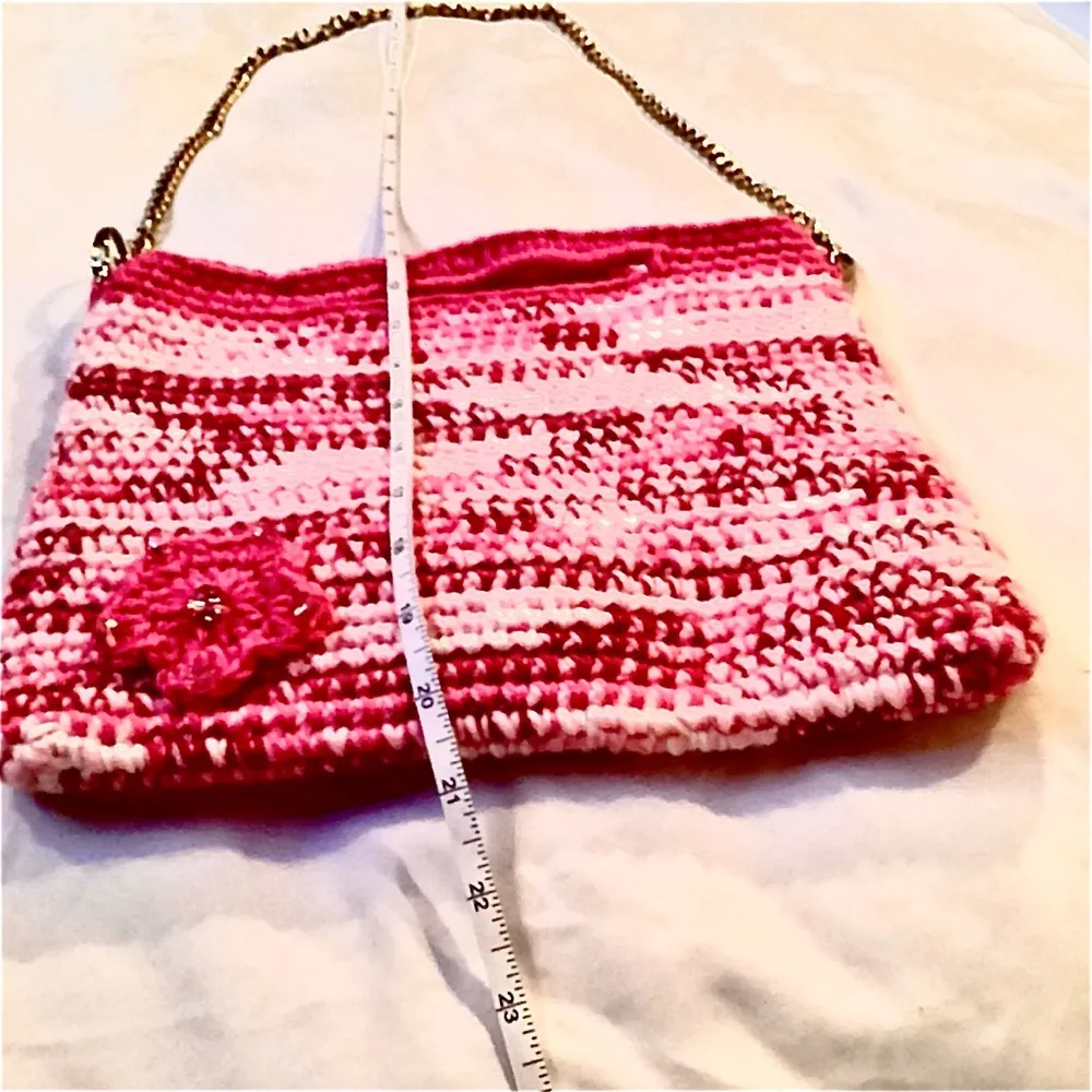 Adorable Crocheted Multi Colored Pink Crossover Purse with Gold Chain Strap - Image 7