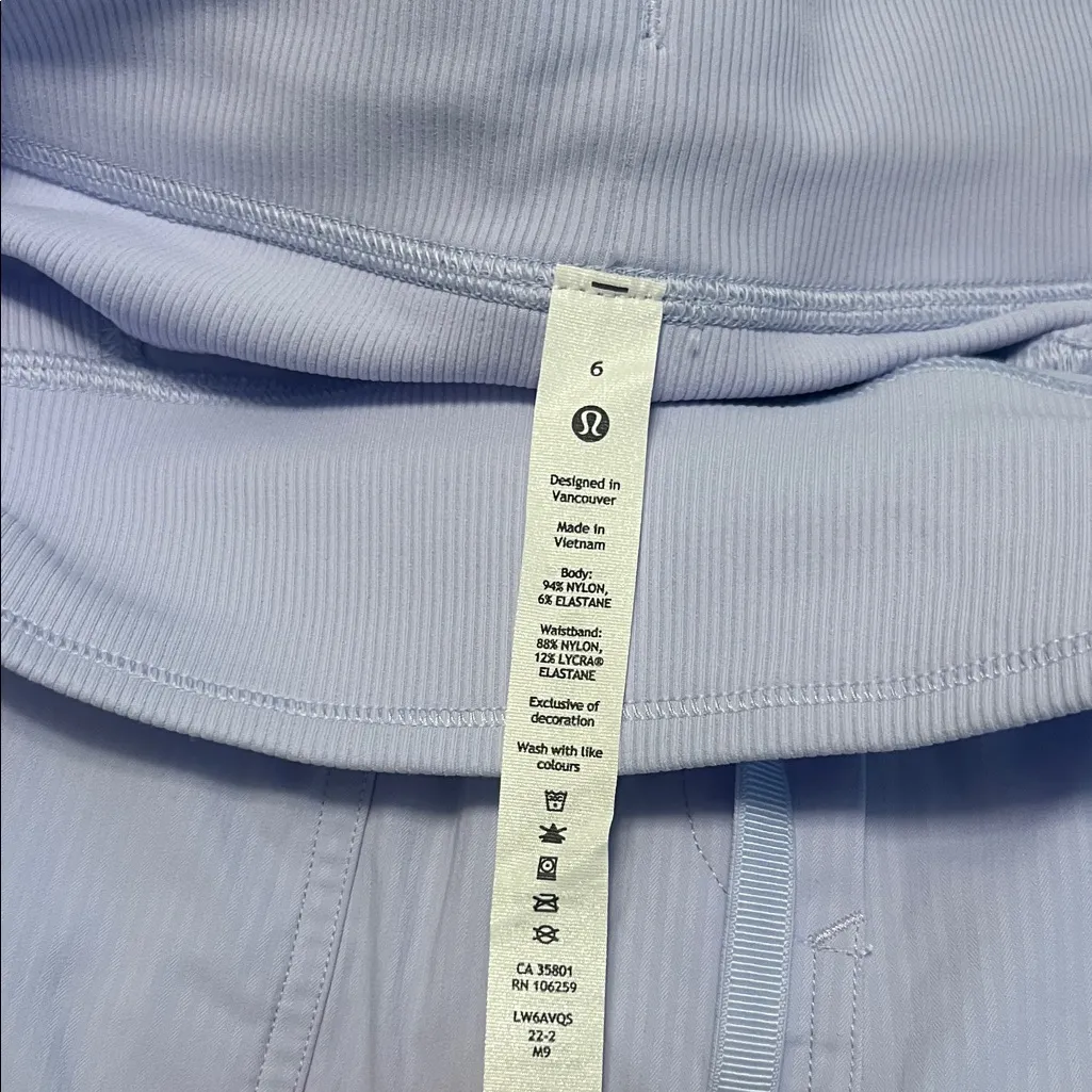 lululemon athletica dance studio mid rise crop size 6 - Image 3