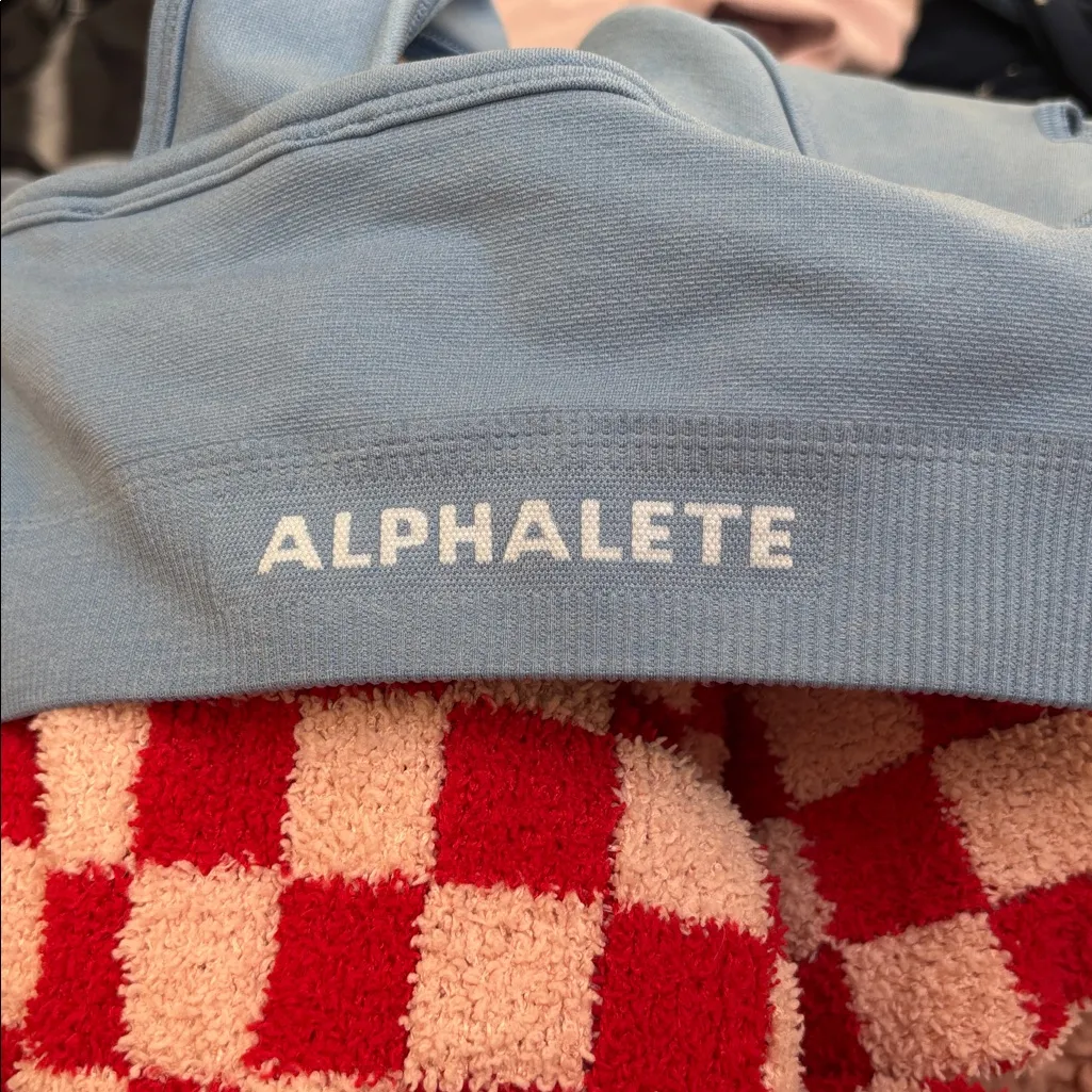 Alphalete Amplify Criss Cross Back Seamless Sports Bra - Image 4