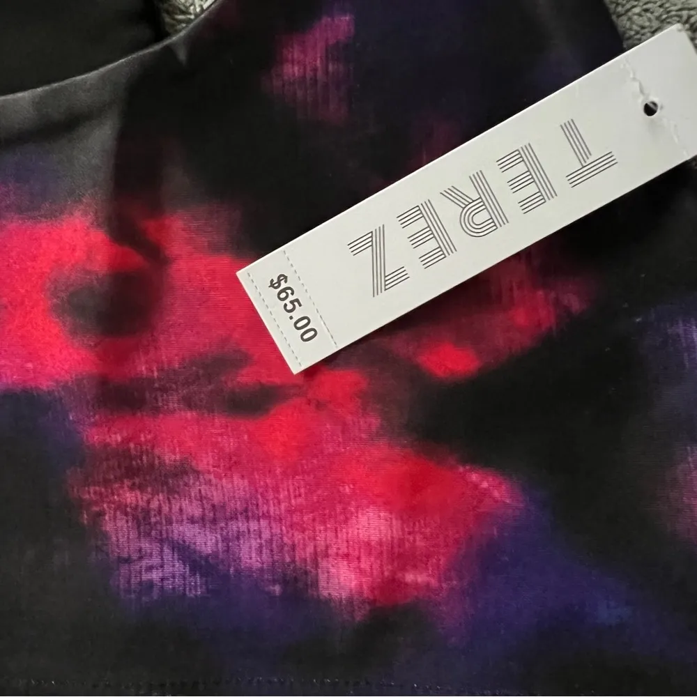 Sports Bra NWT Size M - Image 3