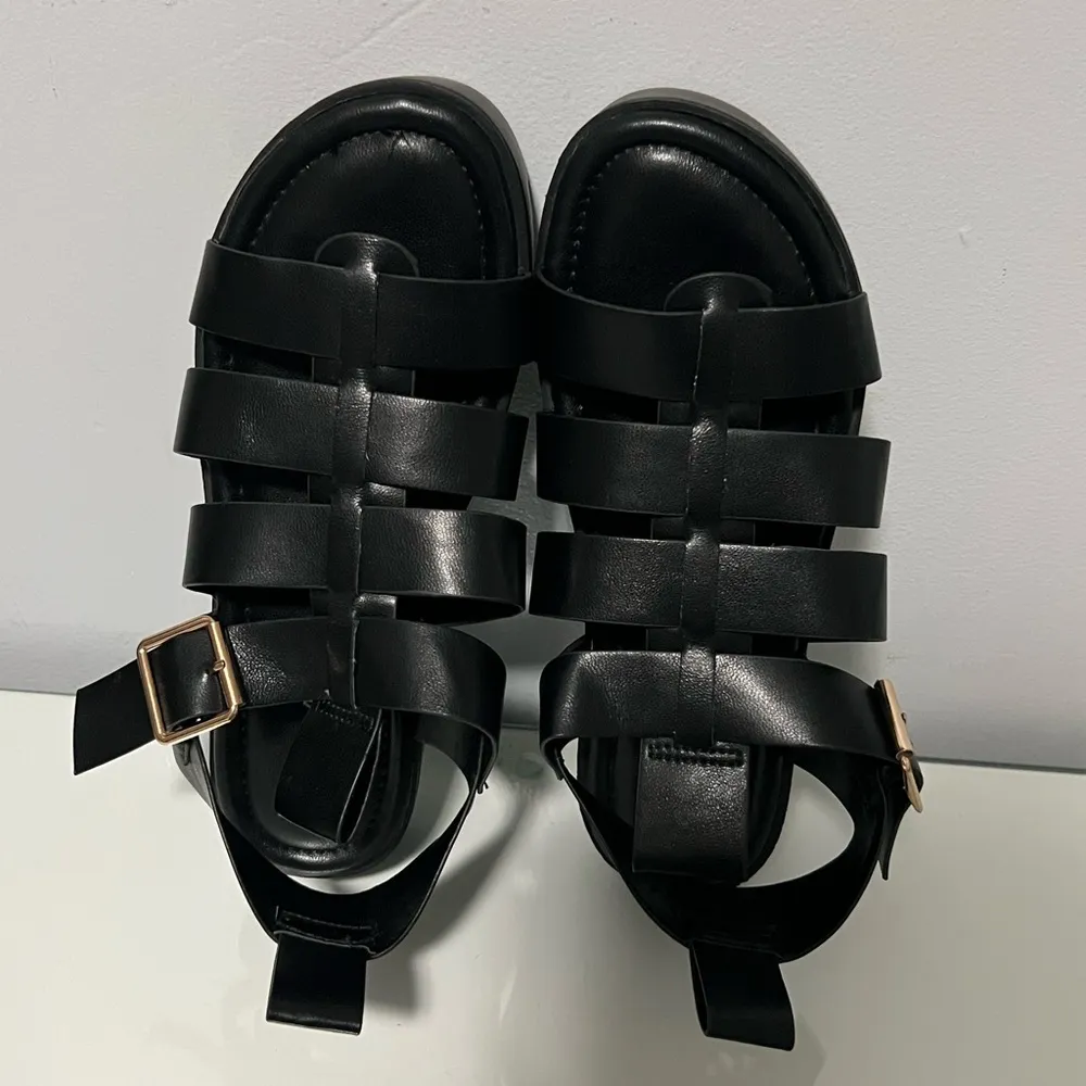 Cape Robbin Black Chunky Sandals Size 6 - Image 4