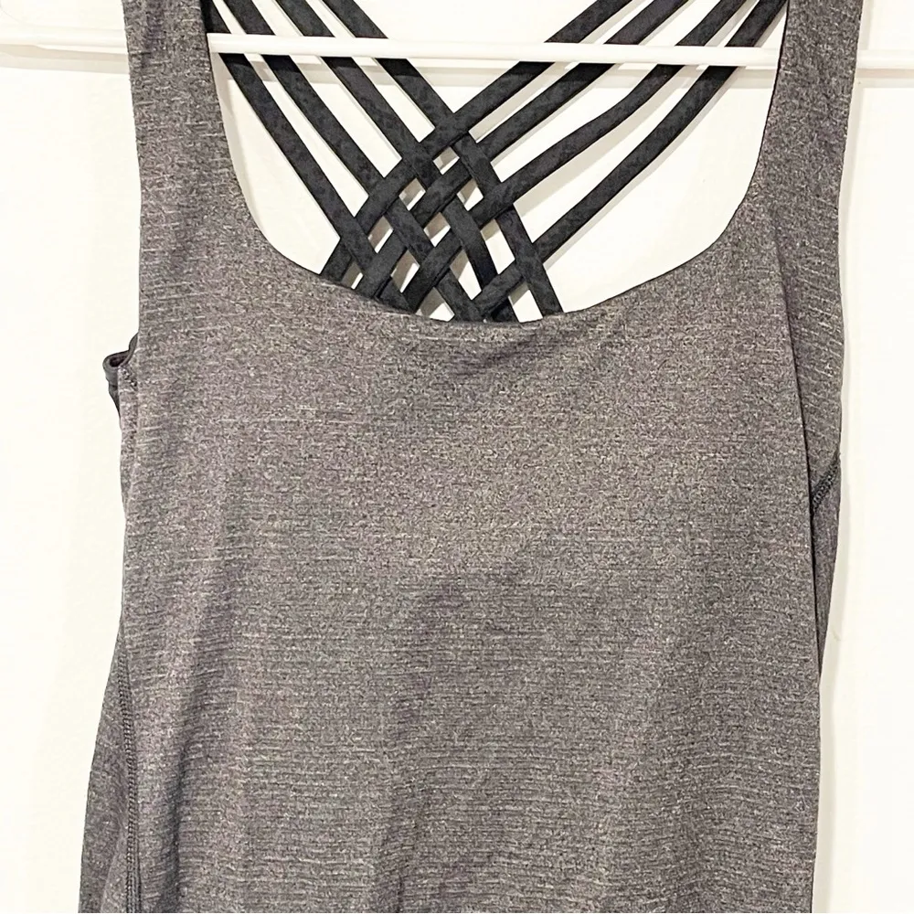 Lululemon Size 6 Grey Black Wild Tank Open Back Built in Padded Bra - Image 3