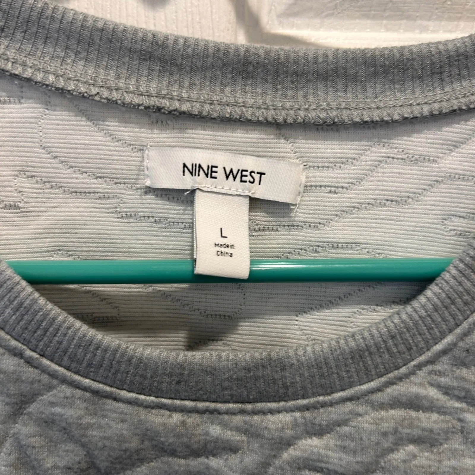 Nine West Women's Gray Quilted Short‎ Sleeve Sweatshirt Pullover Top Large - Image 3