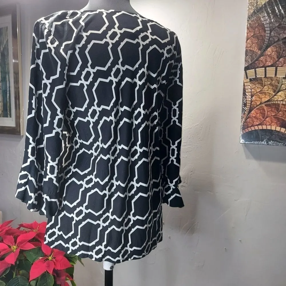 Escapada  black & white tunic size large - Image 3
